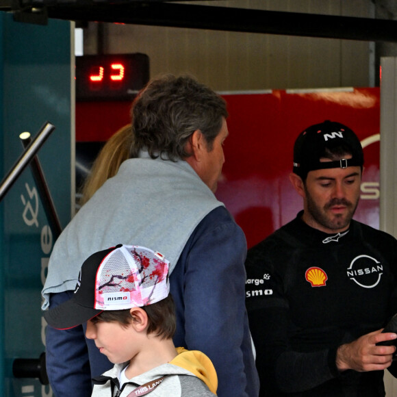 Gad Elmaleh et son fils Raphaël au stand Nissan durant le 6eme Monaco E-Prix à Monaco, le 6 mai 2023. © Bruno Bebert/Bestimage 