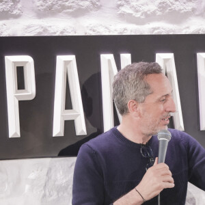 Exclusif - Gad Elmaleh reste en contact avec son public en jouant dans quelques Comedy Clubs parisiens, et en profite pour tester ses nouveaux textes, Le Paname Art Café. Le 23 avril 2023 © Jack Tribeca / Bestimage 