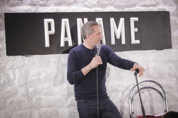 Exclusif - Gad Elmaleh reste en contact avec son public en jouant dans quelques Comedy Clubs parisiens, et en profite pour tester ses nouveaux textes, Le Paname Art Café. Le 23 avril 2023 © Jack Tribeca / Bestimage 