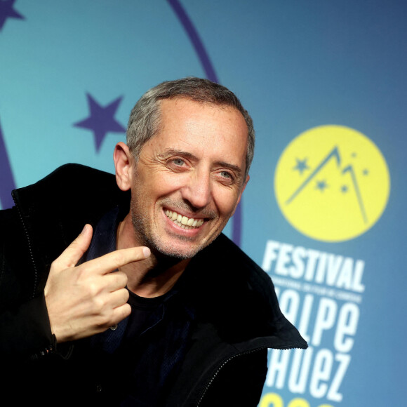 Gad Elmaleh au photocall de la cérémonie d'ouverture du 26ème festival international du film de comédie de l'Alpe d'Huez le 16 janvier 2023. © Dominique Jacovides / Bestimage 