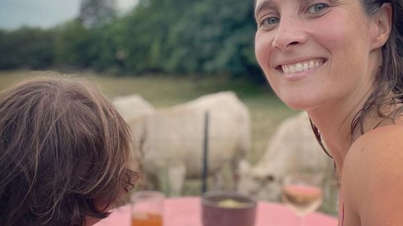 PHOTO Julie de Bona maman : rare instant câlin immortalisé avec son jeune fils, fin de leurs vacances de rêve !