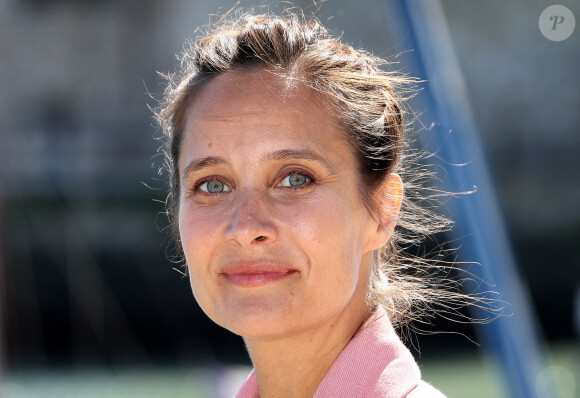 Julie de Bona au photocall de la série "Le souffle du dragon" lors de la 24ème édition du Festival de la Fiction TV de La Rochelle, France, le 17 septembre 2022. © Patrick bernard/Bestimage 