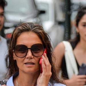 Katie Holmes a été repérée dans les rues de New York portant un look décontracté.