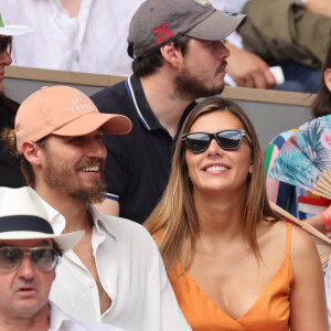 Théo Fleury et sa compagne Camille Cerf, Miss France 2015 en tribune (jour 14) lors des Internationaux de France de Tennis de Roland Garros 2022 à Paris, France, le 4 juin 2022. © Dominique Jacovides/Bestimage 