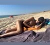 Farida Khelfa s'est affichée de manière très sensuelle en maillot de bain sur la plage.