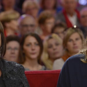Michèle Bernier et Charlotte Gaccio - Enregistrement de l'émission "Vivement Dimanche" à Paris le 13 octobre 2015 et qui sera diffusée le 18 Octobre 2015.
