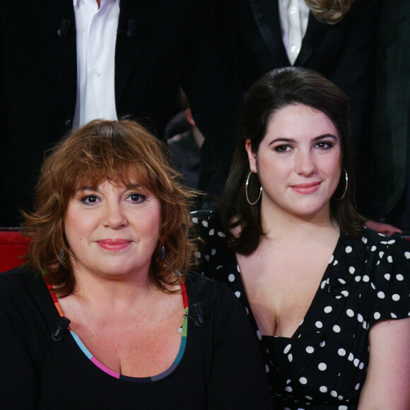 Michèle Bernier et sa fille Charlotte Gaccio lors de l'enregistrement de l'émission "Vivement Dimanche", au studio Gabriel à Paris, France, le 6 janvier 2010. Invité principal Michèle Bernier. © JLPPA/Bestimage 