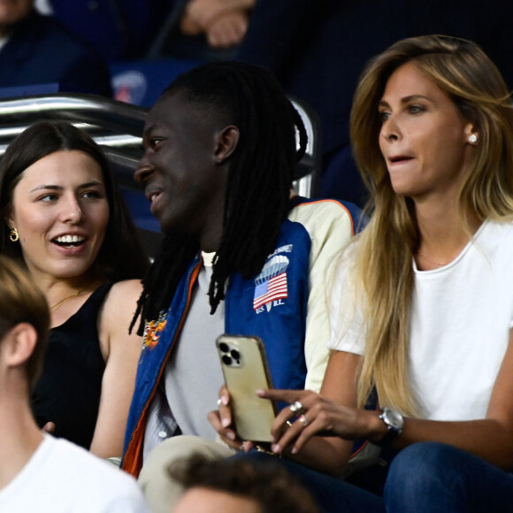 Émilie Rouquette, Mory Sacko et Ophélie Meunier - Célébrités dans les tribunes lors du match de football du PSG face à Lens au Parc des Princes à Paris le 26 Août 2023. © Federic Pestellini / Panoramic /Bestimage 