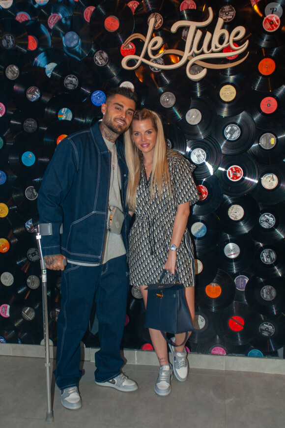 Thibault Garcia et Jessica Thivenin ont reconnu être très heureux.
Exclusif - Thibault Garcia et sa femme Jessica Thivenin lors de la soirée " Come Chill with Booba " au bar Le Tube à Dubaï le 21 octobre 2021. © Nicolas Briquet / Bestimage