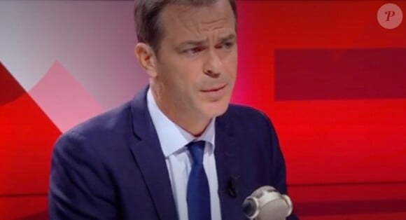 Olivier Véran, l'actuel porte-parole du gouvernement face à Apolline de Malherbe sur le plateau de BFMTV dans l'émission "Face à face".