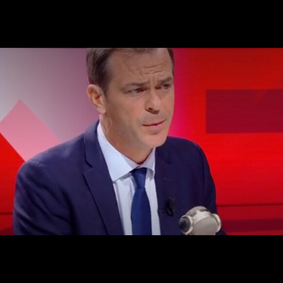 Olivier Véran, l'actuel porte-parole du gouvernement face à Apolline de Malherbe sur le plateau de BFMTV dans l'émission "Face à face".