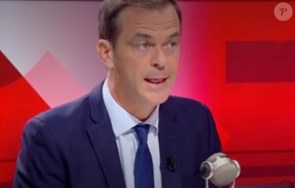 Olivier Véran, l'actuel porte-parole du gouvernement face à Apolline de Malherbe sur le plateau de BFMTV dans l'émission "Face à face".