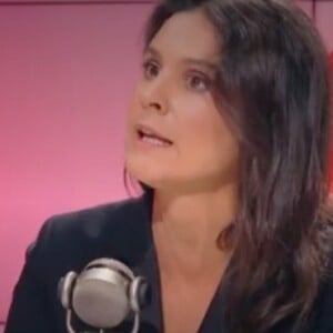 Olivier Véran, l'actuel porte-parole du gouvernement face à Apolline de Malherbe sur le plateau de BFMTV dans l'émission "Face à face".