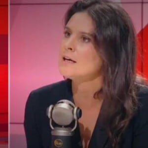 Olivier Véran, l'actuel porte-parole du gouvernement face à Apolline de Malherbe sur le plateau de BFMTV dans l'émission "Face à face".