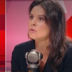 Olivier Véran, l'actuel porte-parole du gouvernement face à Apolline de Malherbe sur le plateau de BFMTV dans l'émission "Face à face".