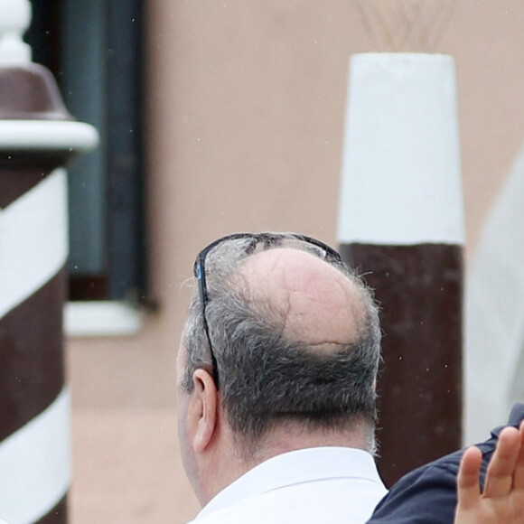 George Clooney et sa femme Amal Alamuddin à destination de l'hôtel Belmond Cipriani en bateau depuis leur arrivée par vol privé à Venise, Italie, le 29 août 2023. 