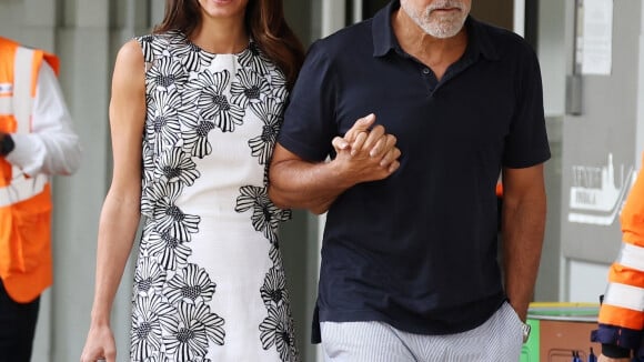 Amal Clooney en mini-robe au bras de George Clonney : arrivée ultra glamour à la Mostra de Venise