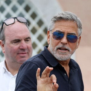 George Clooney et sa femme Amal Alamuddin à destination de l'hôtel Belmond Cipriani en bateau depuis leur arrivée par vol privé à Venise, Italie, le 29 août 2023. 