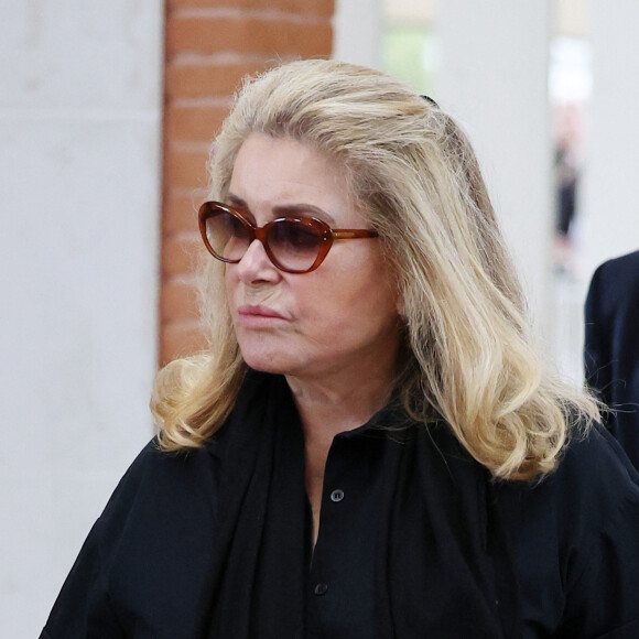 Un événement auquel est également attendue Catherine Deneuve, qui elle aussi vient d'arriver.
Catherine Deneuve arrive à l'aéroport de Venise-Marco Polo, la veille de l'ouverture du 80ème Festival International du Film de Venise, La Mostra, à Venise, Italie, le 29 ao^t 2023. 