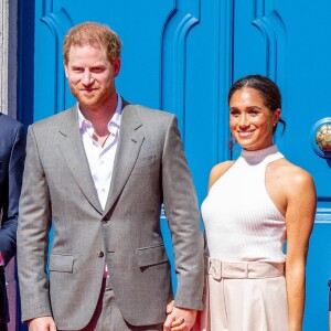 Le prince Harry, duc de Sussex et Meghan Markle, duchesse de Sussex, arrivent à l'hôtel de ville pour l'événement Invictus Games Dusseldorf 2023 One Year to Go, à Düsseldorf, Allemagne, le 6 septembre 2022. 