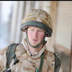 Il avait également été choqué par la façon dont les soldats blessés étaient ignorés par les médias.
Le prince Harry en Afghanistan, janvier 2008