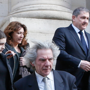 Exclusif - Yves Calvi, sa femme Valérie Lefèvre et leur file, Jean-François Krettly, Ariel Krettly Calvi - Obsèques de Gérard Calvi (de son vrai nom Grégoire Élie Krettly) en l'église Saint-Roch à Paris, le 27 février 2015 