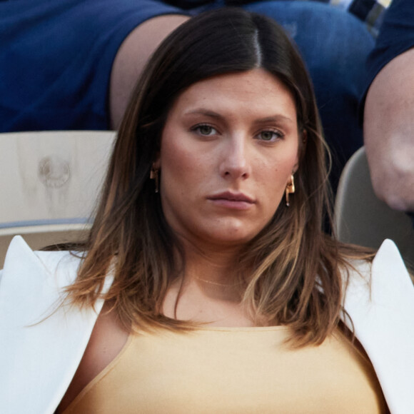 Ne cachant rien à sa communauté, elle prend plaisir à immortaliser son quotidien de jeune maman sur Instagram.
Camille Cerf (Miss France 2015), enceinte dans les tribunes lors des Internationaux de France de Tennis de Roland Garros 2023. Paris, le 7 juin 2023. © Jacovides-Moreau / Bestimage 
