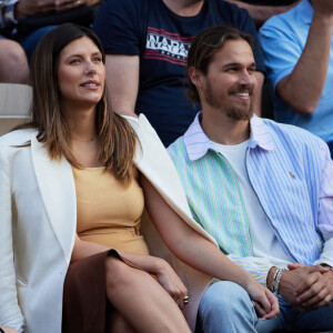 Camille Cerf (Miss France 2015), enceinte et son compagnon Théo Fleury dans les tribunes lors des Internationaux de France de Tennis de Roland Garros 2023. Paris, le 7 juin 2023. © Jacovides-Moreau / Bestimage 