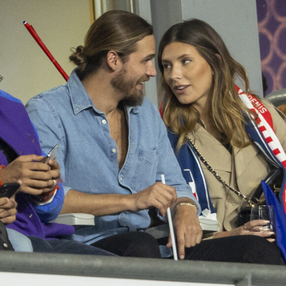 Camille Cerf (Miss France 2015) et son compagnon Théo Fleury - People dans les tribunes lors du match de la 5ème et avant-dernière journée de Ligue des nations entre la France et l'Autriche (2-0) au Stade de France à Saint-Denis le 22 septembre 2022.