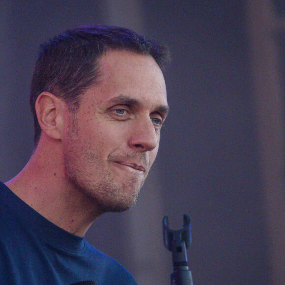 Le chanteur Fabien Marsaud dit Grand Corps Malade sur la scène du festival du Printemps de Pirogues à la Plaine de l'Ain à Saint-Vulbas (01), France le 01/07/2022. © Sandrine Thesillat / Panoramic / Bestimage