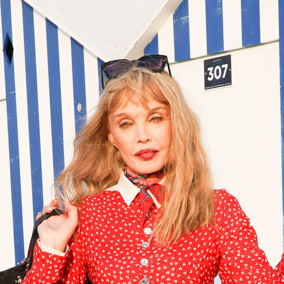 Arielle Dombasle - Photocall du 37ème festival du film de Cabourg - Journées romantiques le 15 juin 2023. © Coadic Guirec / Bestimage 