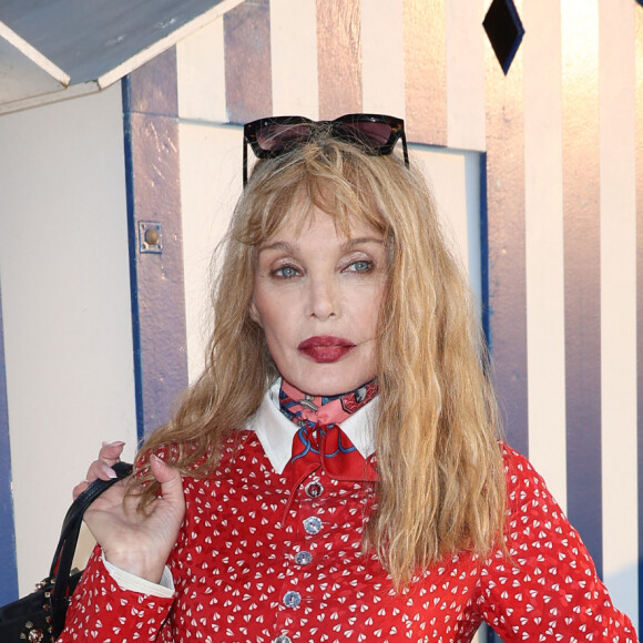 Arielle Dombasle - Photocall du 37ème festival du film de Cabourg - Journées romantiques le 15 juin 2023. © Coadic Guirec / Bestimage 