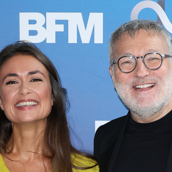 Julie Hammett et Laurent Ruquier lors de la conférence de presse de rentrée BFM TV. - RMC du groupe Altice France à Paris, France, le 31 août 2023. © Coadic Guirec/Bestimage