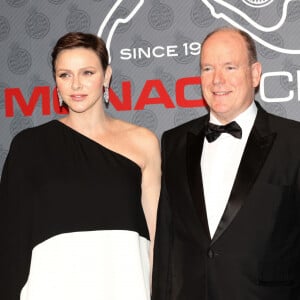 Ils ont inauguré la chaîne TV Monaco
La princesse Charlene de Monaco et le prince Albert II de Monaco, le roi de Malaisie, Abdullah Shah - Dîner de gala du 80ème Grand Prix de Formule 1 de Monaco remporté par le pilote Red Bull M. Verstappen, à Monaco