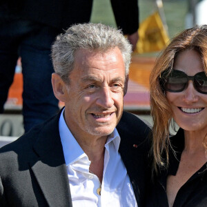L'ancien président français Nicolas Sarkozy et sa femme Carla Bruni-Sarkozy arrivent à l'aéroport de Venise-Marco Polo et prennent un bateau-taxi lors du 80ème festival international du film de Venise, La Mostra, à Venise, Italie, le 2 septembre 2023. © ANSA/ZUMA Press/Bestimage 