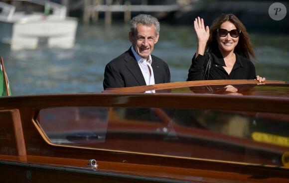 L'ancien président français Nicolas Sarkozy et sa femme Carla Bruni-Sarkozy arrivent à l'aéroport de Venise-Marco Polo et prennent un bateau-taxi lors du 80ème festival international du film de Venise, La Mostra, à Venise, Italie, le 2 septembre 2023. © ANSA/ZUMA Press/Bestimage 