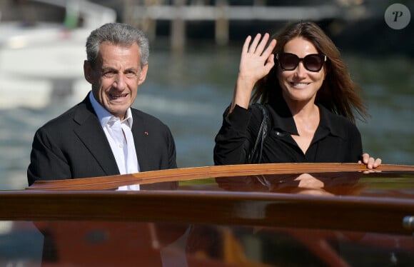 L'ancien président français Nicolas Sarkozy et sa femme Carla Bruni-Sarkozy arrivent à l'aéroport de Venise-Marco Polo et prennent un bateau-taxi lors du 80ème festival international du film de Venise, La Mostra, à Venise, Italie, le 2 septembre 2023. © ANSA/ZUMA Press/Bestimage 