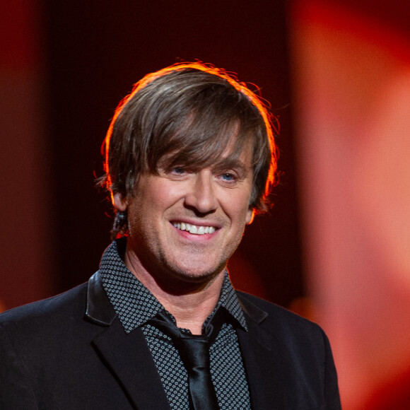 Exclusif - Thomas Dutronc - Enregistrement de l'émission "Chantons Aznavour" aux Folies Bergère à Paris, diffusée le 10 décembre à 21h05 sur France 3 Avec 180 millions de disques vendus à travers le monde, plus de 80 ans de carrière et quelque 1 300 chansons à son actif, Charles Aznavour est une légende de la chanson française. Dany Brillant, l'un de ses admirateurs inconditionnels, lui rendra hommage lors d'une soirée exceptionnelle sur France 3. Entouré d'une pléiade d'artistes, Dany Brillant animera en qualité de maître de cérémonie ce show. Il fera résonner la voix de celui qu'il considère comme son père spirituel, en reprenant les plus grandes chansons de Charles Aznavour sur la magnifique scène des Folies Bergère. Certains ont eu la chance de le connaître, d'autres, de collaborer le temps d'une chanson... Au détour de reprises inédites en duo ou en solo, ils nous feront partager leurs souvenirs, leurs émotions et leur bonheur d'avoir croisé la route de celui qu'ils présentent comme le " patron ". De la musique... et des images. À travers des documents d'archives rares et pour certains inédits, nous retracerons la vie de l'artiste français le plus connu au monde : ses débuts difficiles, sa rencontre avec le succès, sa passion pour le jazz et... le rap, ses engagements, sa carrière internationale, ses duos célèbres... © Pierre Perusseau / Bestimage