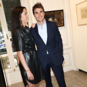 Anouchka Delon et son mari Julien Dereims - Conférence de presse pour la vente de la collection Alain Delon chez Bonhams Cornette de Saint Cyr à Paris le 19 juin 2023. © Coadic Guirec/Bestimage 