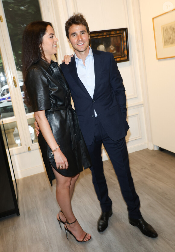 Anouchka Delon et son mari Julien Dereims - Conférence de presse pour la vente de la collection Alain Delon chez Bonhams Cornette de Saint Cyr à Paris le 19 juin 2023. © Coadic Guirec/Bestimage 