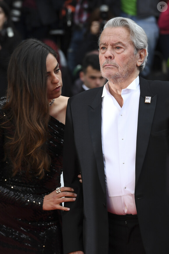Il faut dire que l'été a été remué pour la fille d'Alain Delon, avec la plainte contre Hiromi Rollin.
Alain Delon et sa fille Anouchka Delon - Montée des marches du film "A Hidden Life" lors du 72ème Festival International du Film de Cannes, le 19 mai 2019. 