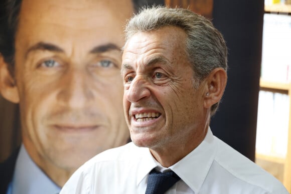 Nicolas Sarkozy dédicace son livre "Le temps des Combats" à la Librairie du Marché à Deauville, le 1er septembre 2023. © Denis Guignebourg/Bestimage