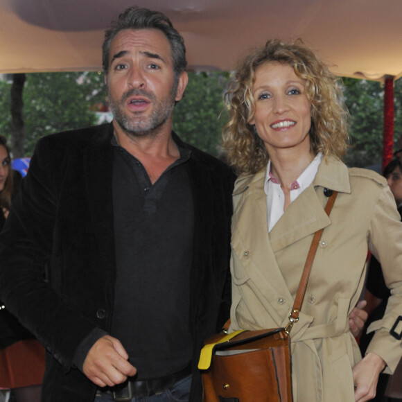 Jean Dujardin et Alexandra Lamy - Avant-premire du film "Un bonheur n'arrive jamais seul" au Gaumont Marignan à Paris le 15 juin 2012.