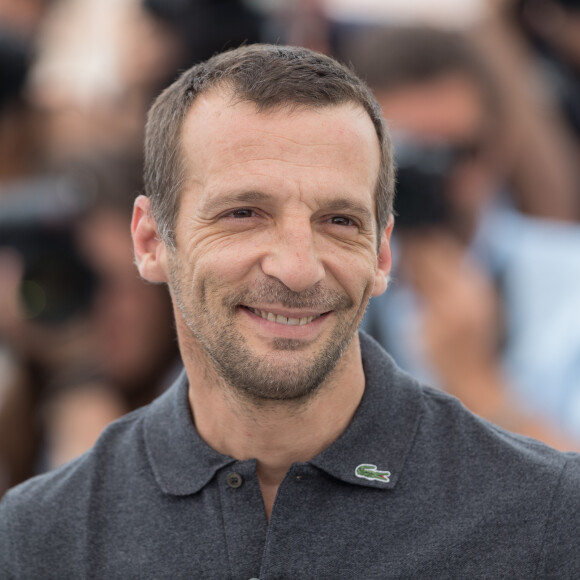 Il a été éjecté du deux-roues qu'il conduisait seul et a violemment chuté au sol.
Mathieu Kassovitz au photocall du film "Happy End" lors du 70ème Festival International du Film de Cannes, France, le 22 mai 2017. © Borde-Jacovides-Moreau/Bestimage 