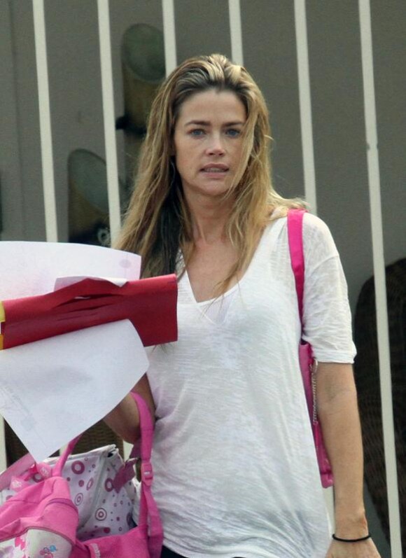 Denise Richards emmène sa fille Lola à l'école (1er mars 2010 à Los Angeles)