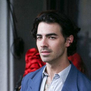 Joe Jonas préfère rester chez lui, tandis que Sophie Turner aime sortir pour aller faire la fête
Joe Jonas - Les Jonas Brothers (Nick, Kevin et Joe) et leurs femmes (Sophie Turner, Daniella Turner et Priyanka Chopra, à la sortie du - restaurant "Craig's" à Los Angeles après avoir reçu leur étoiles sur le Hollywood Boulevard Walk of Fame. Los Angeles, le 30 janvier 2023. 