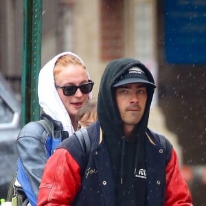 Exclusif - Sophie Turner et son mari Joe Jonas se promènent avec leurs enfants dans les rues de New York le 23 mars 2023.