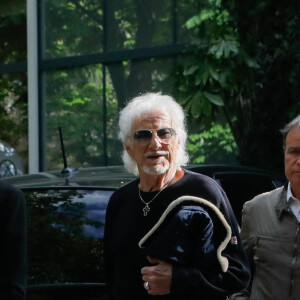 Exclusif - Hugues Aufray et sa compagne Murielle Mégevand - Arrivées à l'enregistrement de l'émission "Vivement Dimanche" au Studio Gabriel à Paris, diffusée le 24 avril sur France 2. Le 19 avril 2022 © Christophe Clovis / Bestimage 