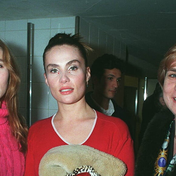 Emmanuelle et Mathilde Seigner et leur mère - Backstage - Défilé de mode Lolita Lempicka 1996/1997