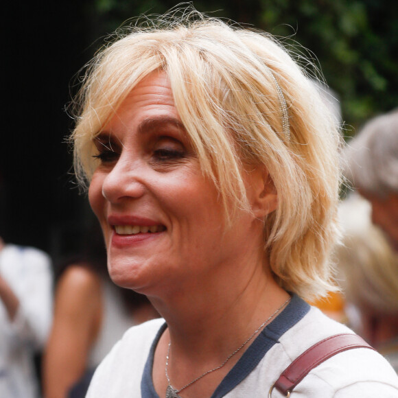 Emmanuelle Seigner - Arrivées à l'enregistrement de l'émission "Vivement Dimanche" présentée par M. Drucker qui sera diffusée le 10 septembre 2023 sur France 3 au studio Gabriel à Paris, France, le 5 septembre 2023. © Christophe Clovis/Bestimage 